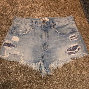 high waisted distressed Hollister shorts <3